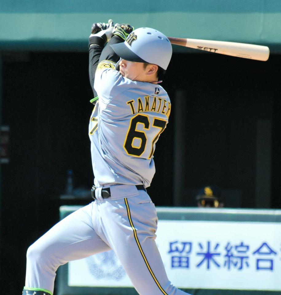 　降格後初スタメンで適時打を放った高寺（撮影・和泉玲香）