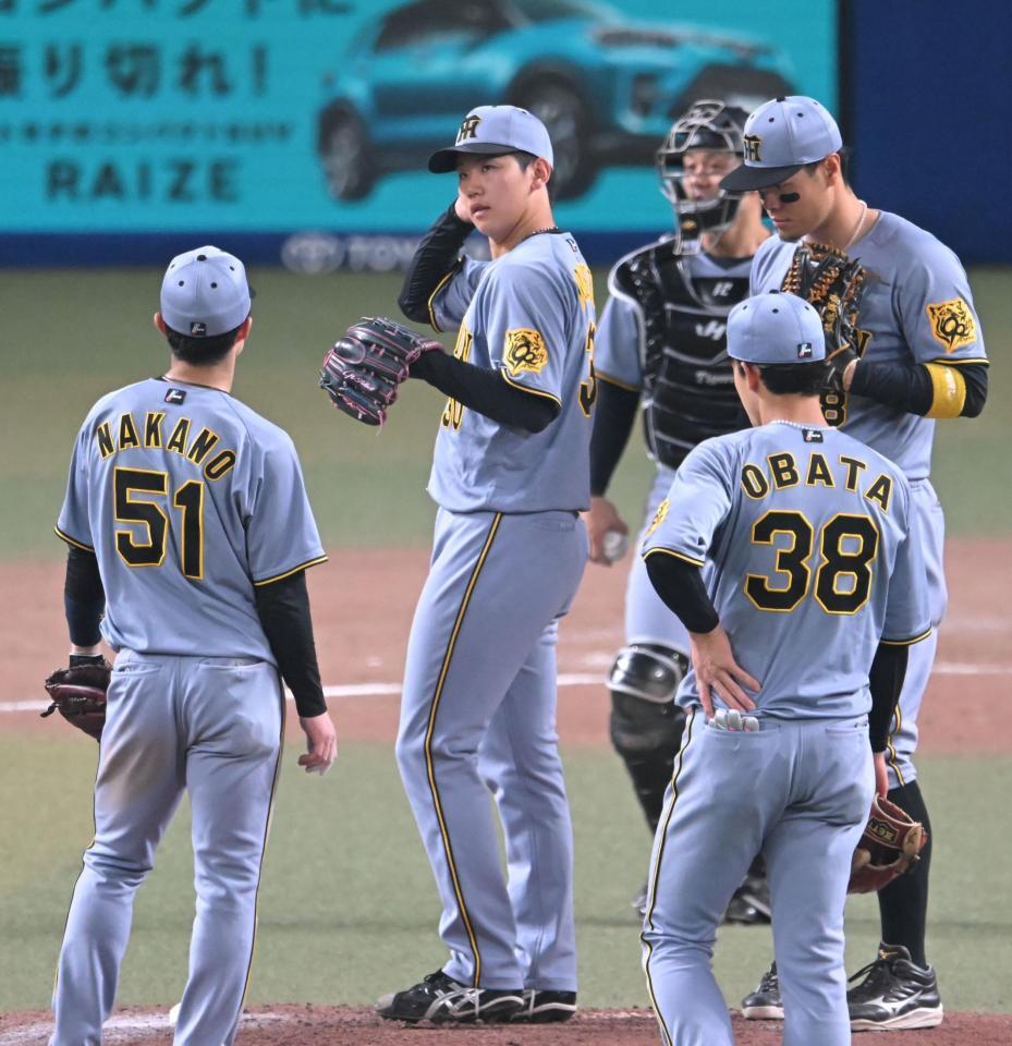 　６回途中で降板する門別（撮影・飯室逸平）