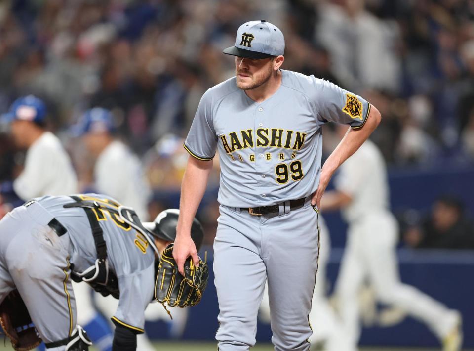 　１１回、カリステにサヨナラ犠飛を浴びたビーズリー（撮影・中田匡峻）