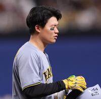 　３回、チャンスで投ゴロに倒れ、悔しがる森下（撮影・北村雅宏）