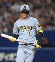 　６回、好機で空振り三振に倒れた森下（撮影・中田匡峻）