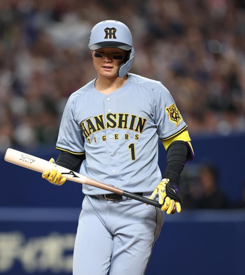 　６回、好機で空振り三振に倒れた森下（撮影・中田匡峻）