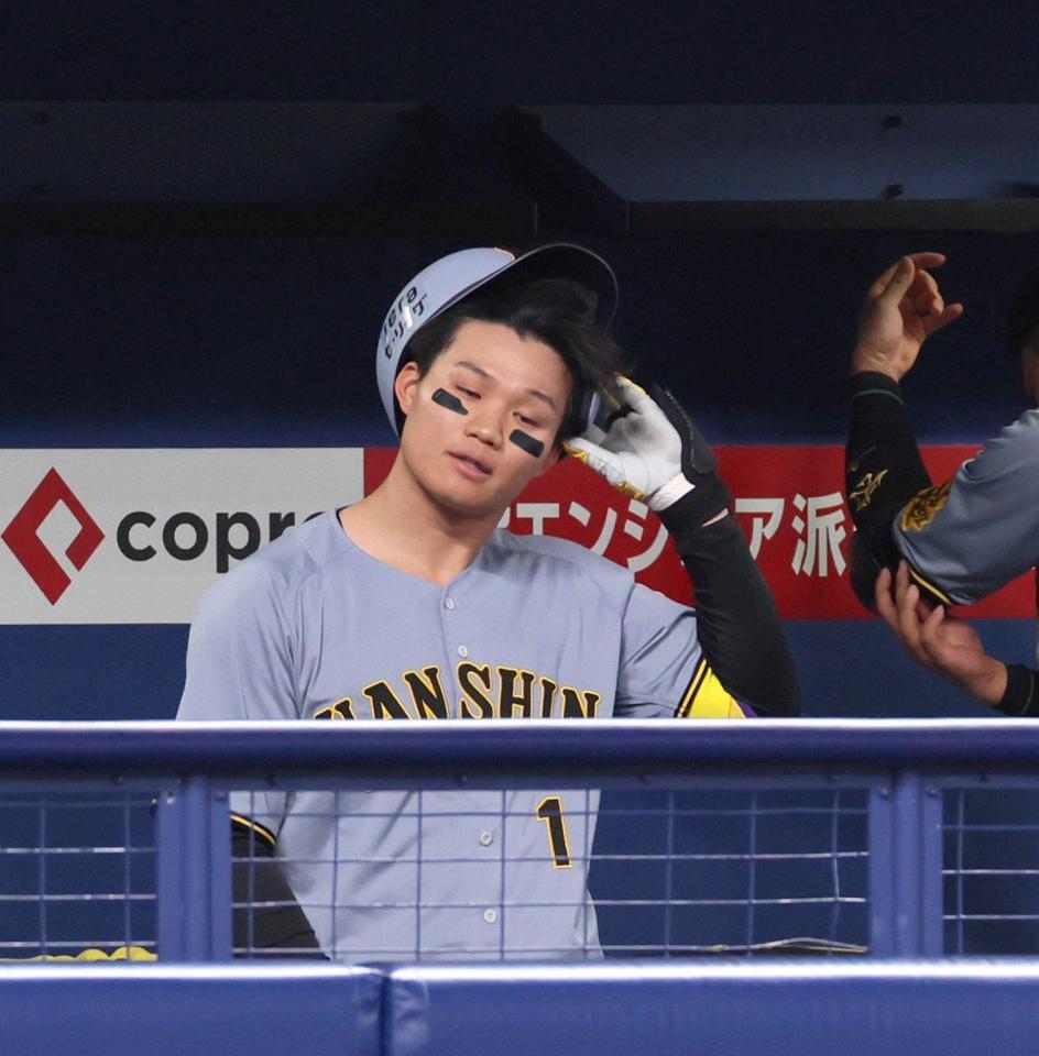 　６回、満塁のチャンスで空振り三振に倒れた森下（撮影・北村雅宏）