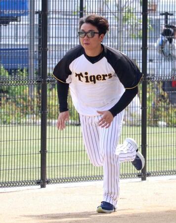 　ダッシュで汗を流す村上