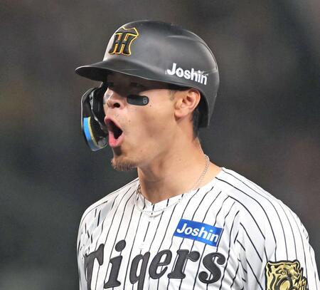 　６回、先制適時打を放ち、ほえる佐藤輝（撮影・北村雅宏）