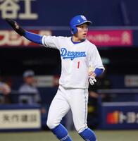 　三走の岡林が生還しており勝ち越しを許す（撮影・北村雅宏）