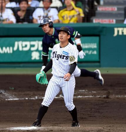 　７回、伊原は増田珠に勝ち越し２点適時三塁打を許す（撮影・山口登）