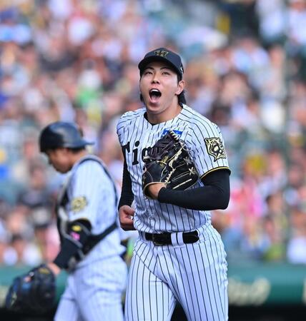 　８回、宮本を併殺に仕留めベンチへ戻る工藤（撮影・西田忠信）