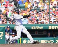 　３回、２点二塁打を放つ大山（撮影・西田忠信）