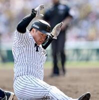 　３回、前川の中飛で三塁へすべり込む大山（撮影・田中太一）
