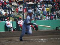 　５回、右前打を放つ戸井