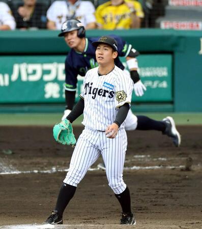 　７回、伊原は勝ち越し２点適時三塁打を許す（撮影・山口登）