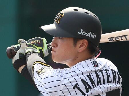 　８回、中前打を放つ高寺（撮影・北村雅宏）