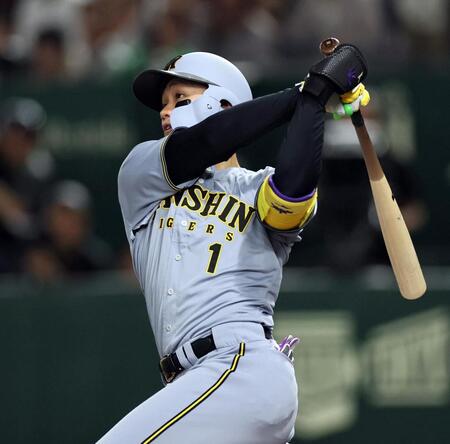 　４回、ソロを放つ森下（撮影・田中太一）