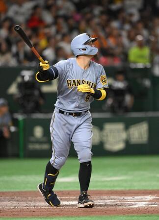 阪神・佐藤輝明が特大の11号3ラン！巨人から2桁得点に左翼席