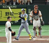 　４回、左越えに同点ソロを放つ森下（撮影・金田祐二）