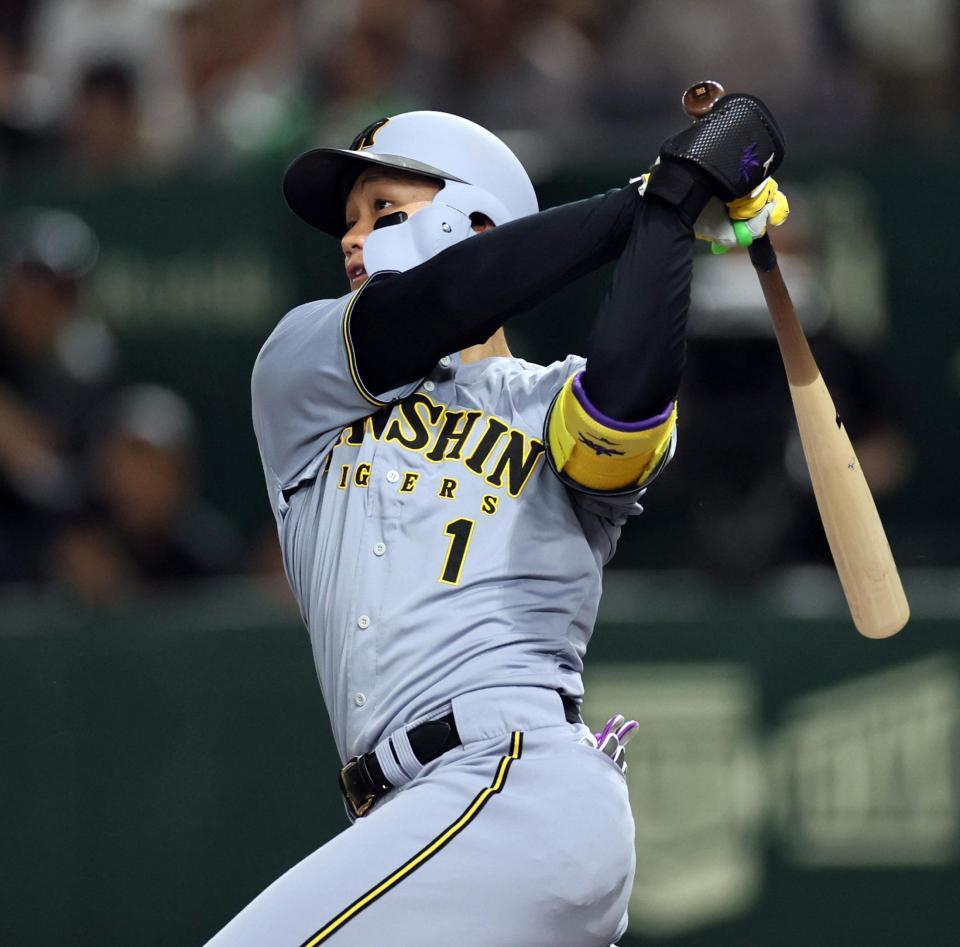 　４回、ソロを放つ森下（撮影・田中太一）