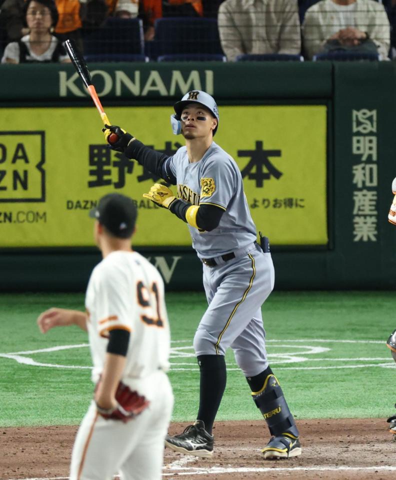 阪神 タイガース 佐藤 輝明 Lサイズ 阪神タイガース 佐藤輝明選手 プリントTシャツ Lサイズ 黒