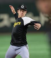 　マウンドの感触を確かめる石黒（撮影・田中太一）