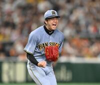 　３回、甲斐を空振り三振に仕留めて雄叫びをあげる才木（撮影・堀内翔）