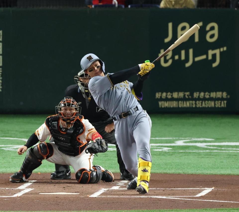 　１回、左前に先制適時打を放つ森下（撮影・金田祐二）