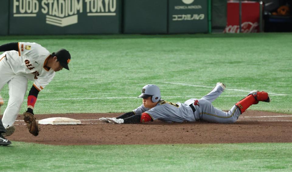 　５回、三塁内野安打を放つ中川（撮影・金田祐二）