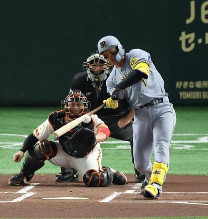 　１回、左前に先制適時打を放つ森下（撮影・金田祐二）