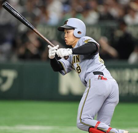 　５回、安打を放つ中川（撮影・田中太一）