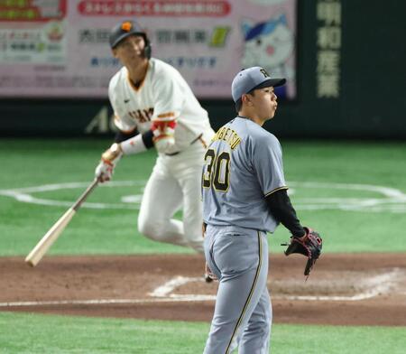 　４回、坂本に勝ち越し適時二塁打を浴びる門別（撮影・金田祐二）