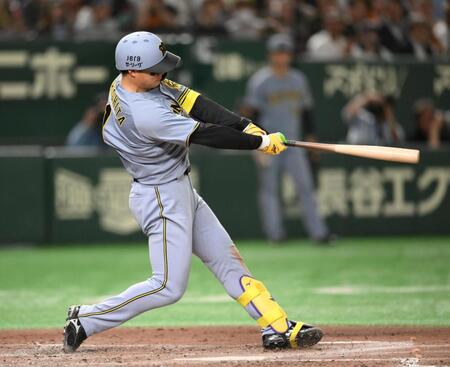 ５回、森下が左越えに２ランを放つ（撮影・堀内翔）