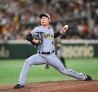 　８回から４番手として登板した島本＝６日