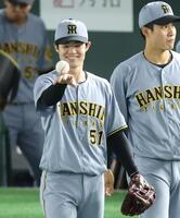 阪神・中野拓夢 巨人・岡本和真との交錯で前夜途中交代も3度目