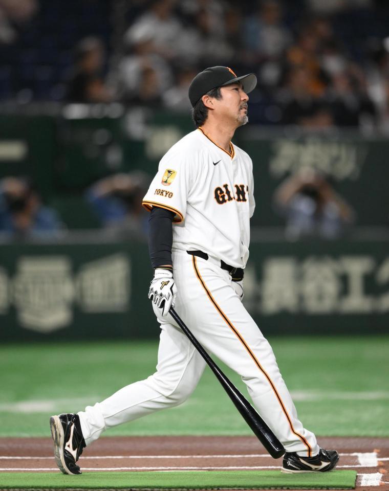 レジェンドＯＢ対決に登場した小笠原道大氏（撮影・堀内翔）