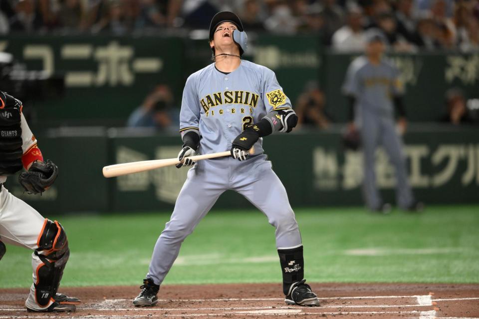 　２回、犠打を試みるも捕邪飛に終わる梅野（撮影・堀内翔）