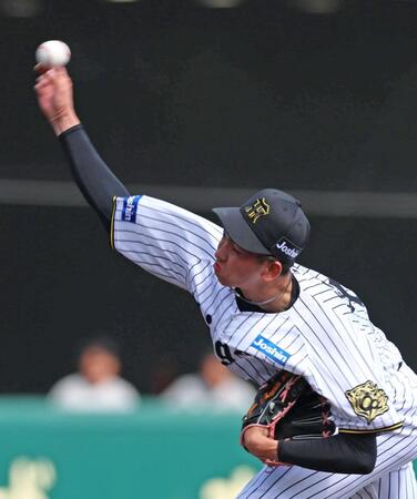 　６回から登板する今朝丸（撮影・北村雅宏）