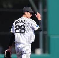 　７回、和辻を二ゴロに打ち取った今朝丸（撮影・北村雅宏）