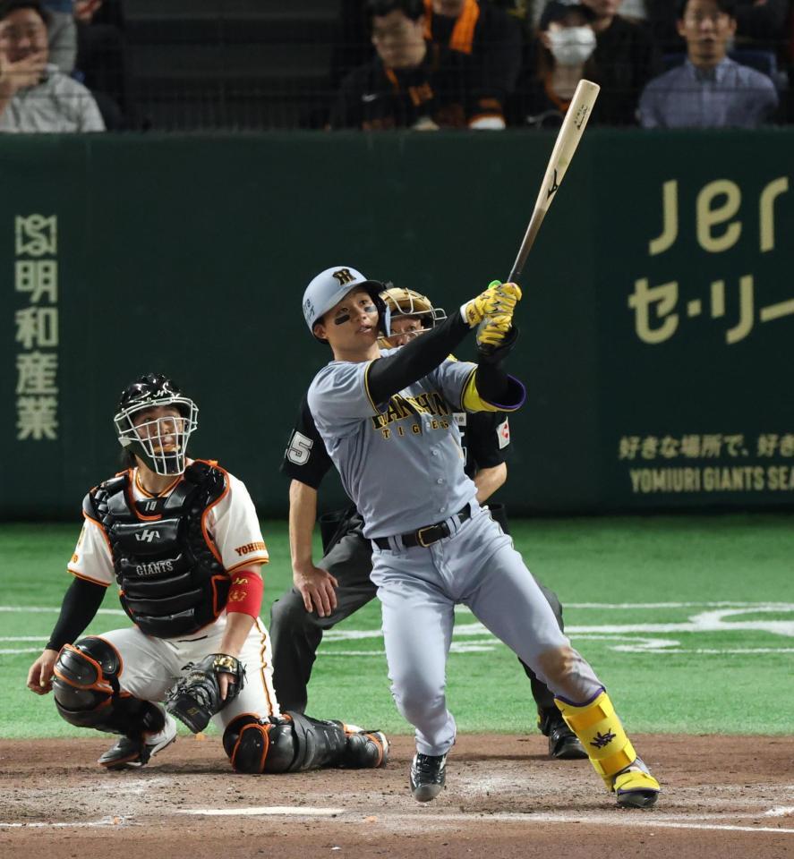 ５回、左越え２ランを放つ森下（撮影・金田祐二）