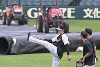 　１軍に合流し、練習に汗を流す高寺