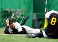 　練習前、リラックスとした表情を見せる森下（撮影・山口登）