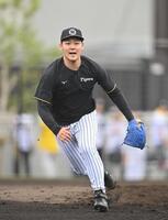 　守備練習する木下（撮影・西田忠信）