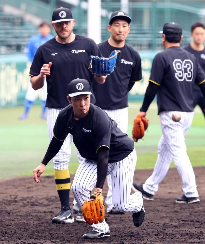 　ノックを受ける石井（撮影・山口登）