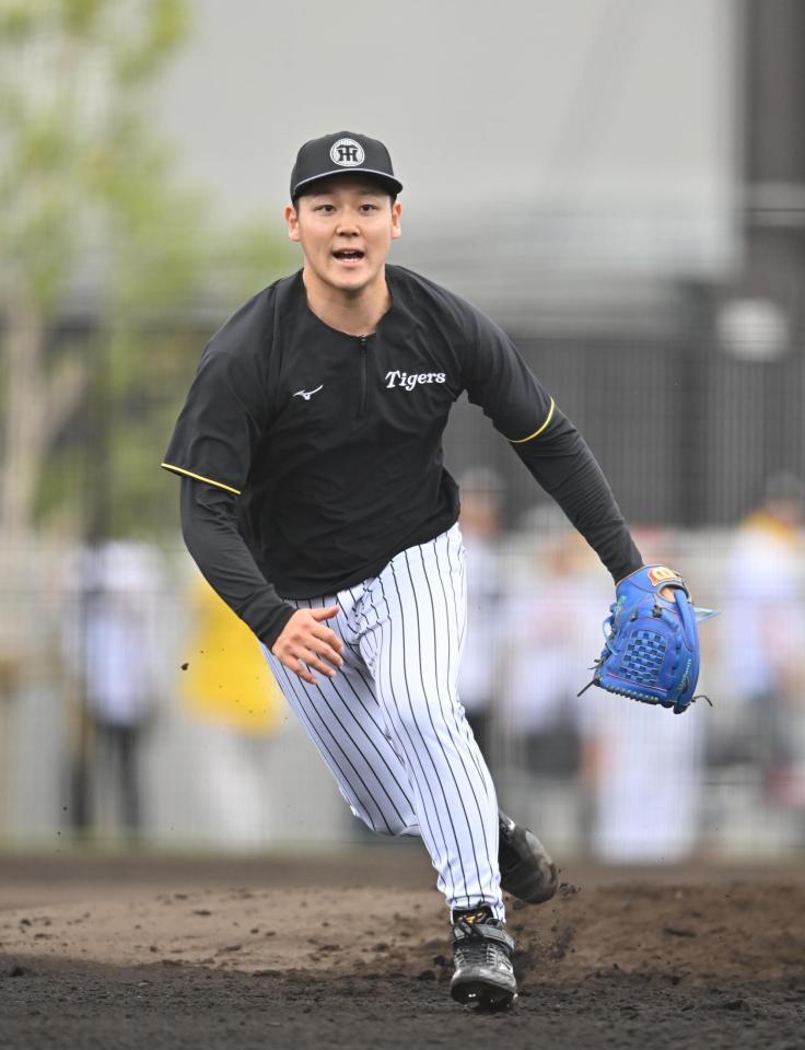 　守備練習する木下（撮影・西田忠信）