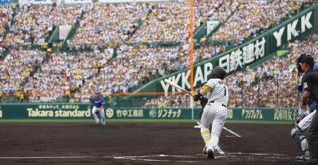 　１回、先制適時打を放つ森下（撮影・北村雅宏）