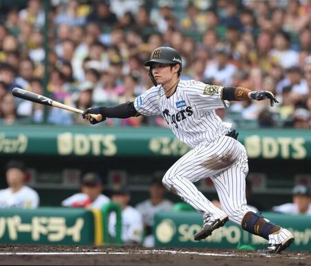 　３回、左前打を放つ中野（撮影・北村雅宏）