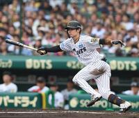 　３回、左前打を放つ中野（撮影・北村雅宏）