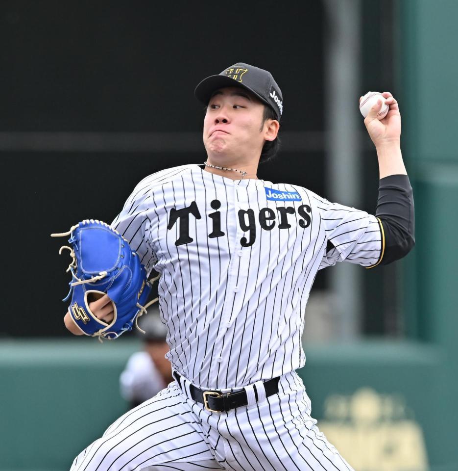 　６回から２番手で登板する富田（撮影・西田忠信）