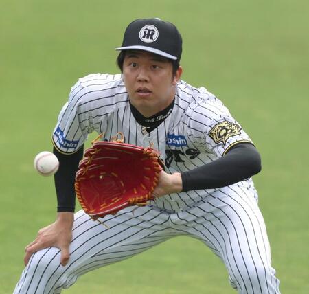 　キャッチボールする才木（撮影・北村雅宏）