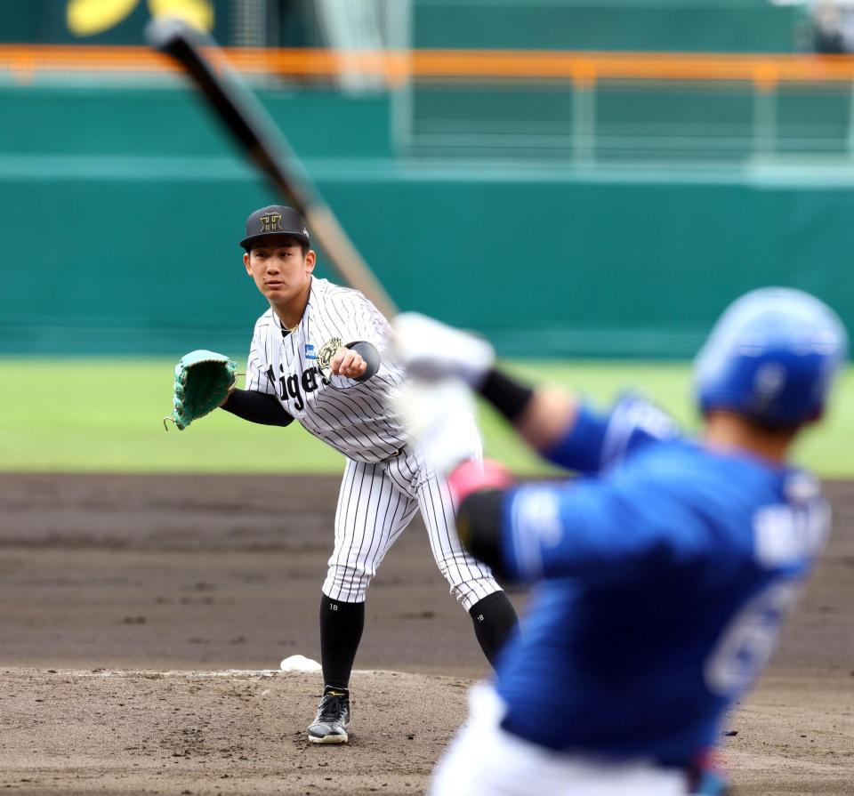 　２回、伊原は中田を三塁ゴロに打ち取る（撮影・山口登）