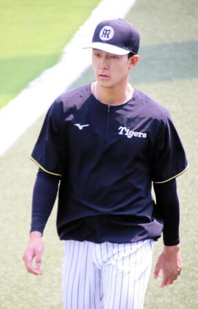 　２軍練習に参加してウオーキングする小幡