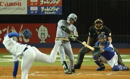 【写真】うれしい高寺のプロ1号!ガッツポーズも初々しい